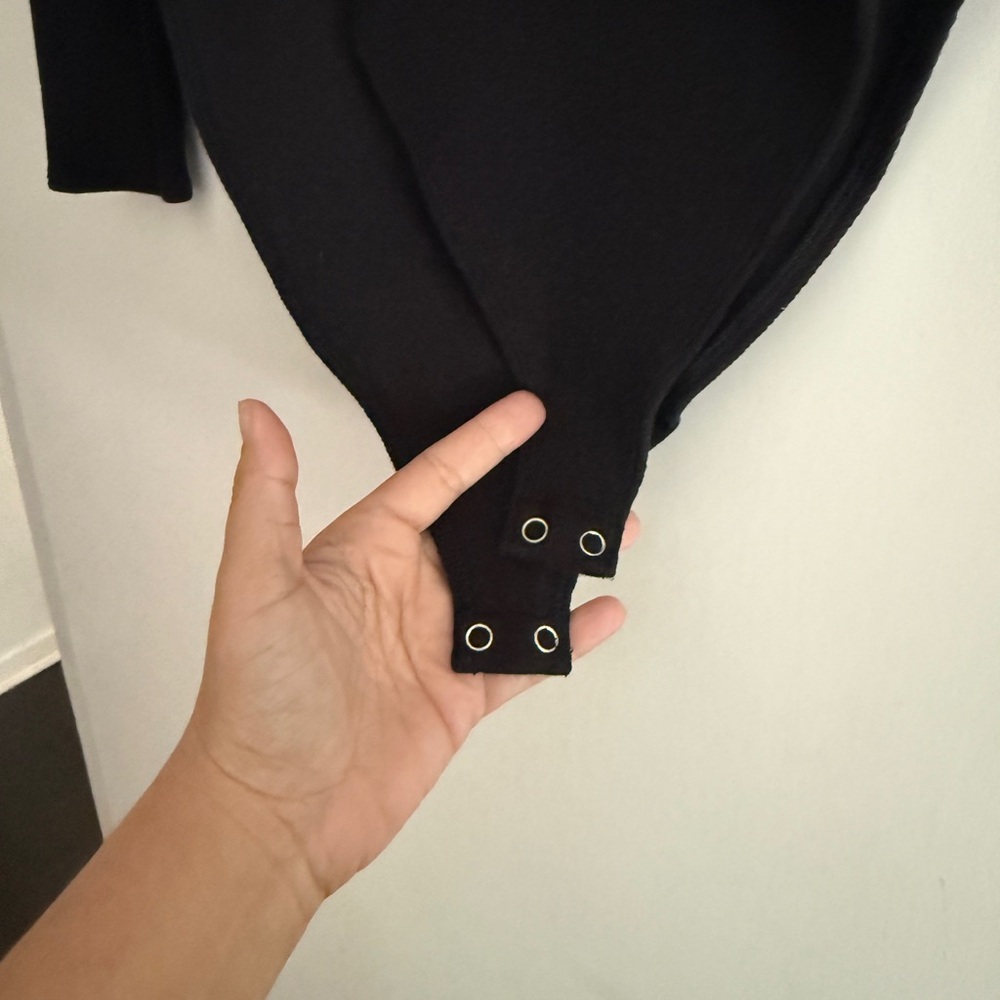 Good American Black Fitted Bodysuit with Buttoned Details - Picture 8 of 10